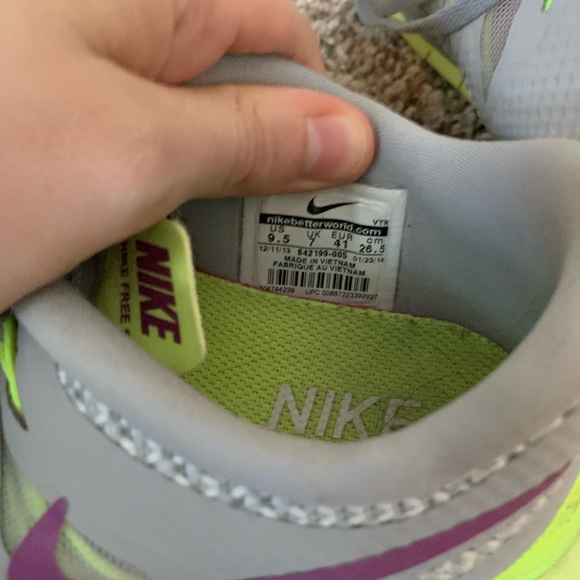 Nikes - Picture 2 of 4